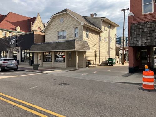 125 N Main St, Wheaton, IL, 60187-5326 | Card Image