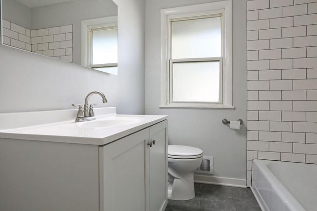 Main Floor Bathroom | Image 12