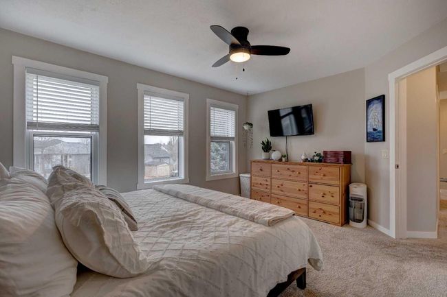 76 Somerside Grove Sw, House other with 3 bedrooms, 4 bathrooms and 4 parking in Calgary AB | Image 18