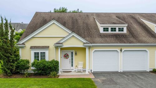 17 Eighth Green Dr, Dartmouth, MA, 02747-5214 | Card Image