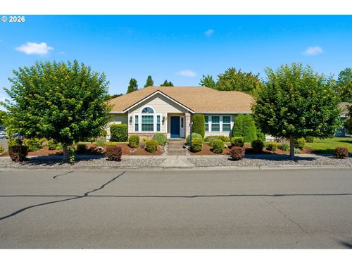 679 Ne Maryann Ct, Hillsboro, OR, 97124 | Card Image