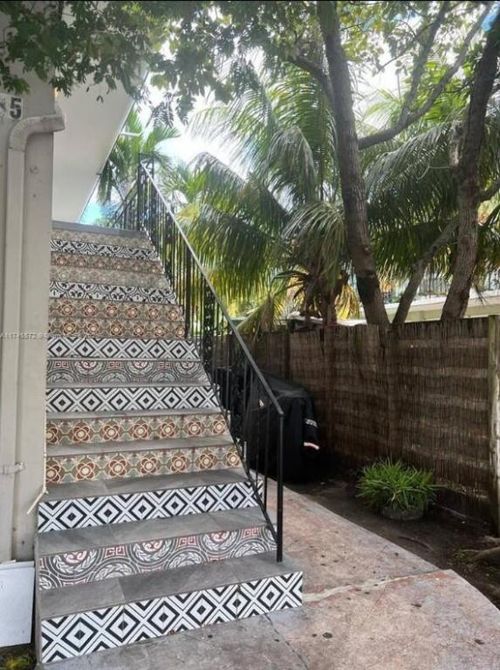 7035 Rue Granville, Miami Beach, FL, 33141-3586 | Card Image