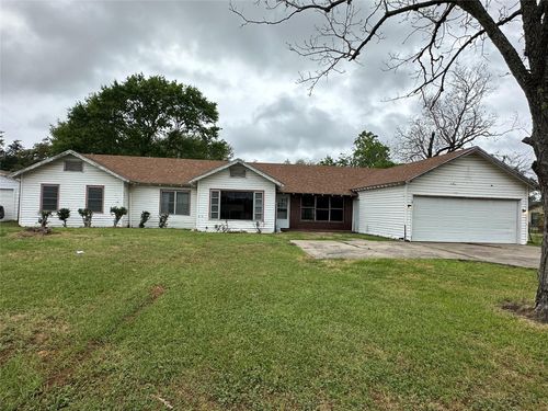 703 S Mccarty Ave, Eagle Lake, TX, 77434-3211 | Card Image