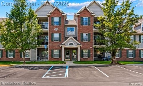 12108 Pinehurst Ln, Grand Blanc, MI, 48439-2632 | Card Image