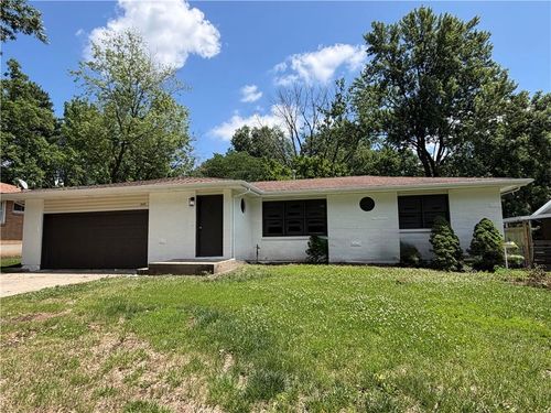 1233 Old Manor Rd, Liberty, MO, 64068-3125 | Card Image