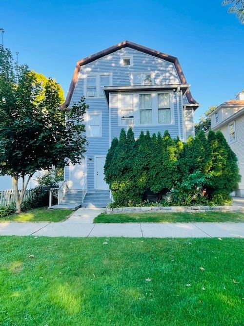 611 N Genesee St, WAUKEGAN, IL, 60085-2076 | Card Image