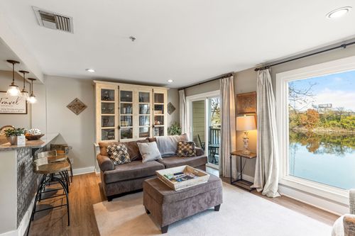 940 1st Ave N, Nashville, TN, 37201-1051 | Card Image