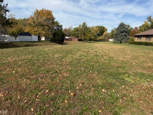 7556 Hickory Rd, Brownsburg, IN, 46112-8581 | Card Image