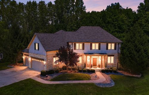 2540 Silverleaf Dr, Powell, OH, 43065-4003 | Card Image