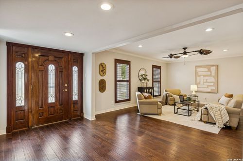 100 Lochaven Ln, Castle Hills, TX, 78213-2619 | Card Image