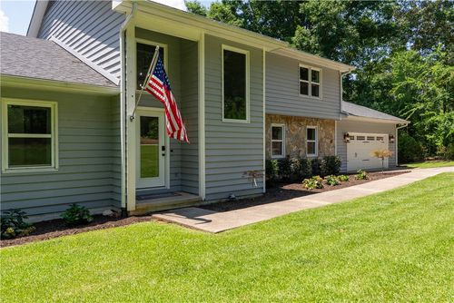 10016 Clovis Dr, Seneca, SC, 29672-6806 | Card Image