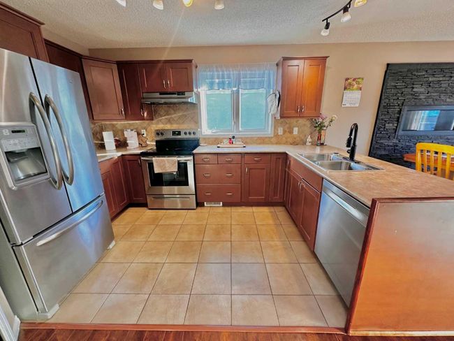 910 29 St, House other with 5 bedrooms, 3 bathrooms and 4 parking in Wainwright AB | Image 8