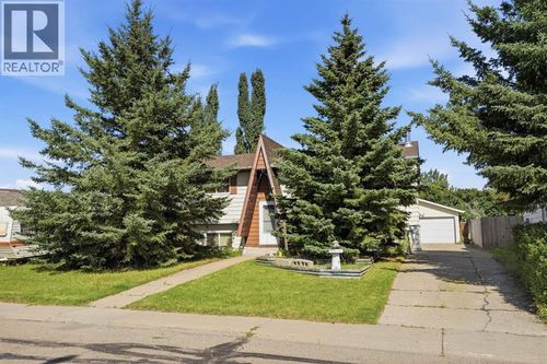 4420 57 Ave, Innisfail, AB, T4G1K8 | Card Image