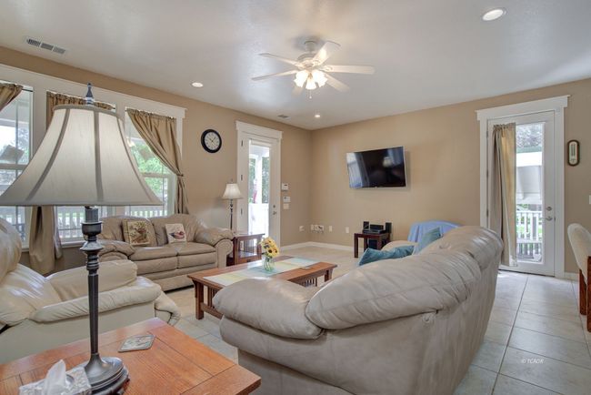 Living Room | Image 9