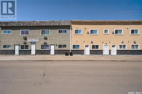 418 Athabasca St E, Moose Jaw, SK, S6H0L8 | Card Image
