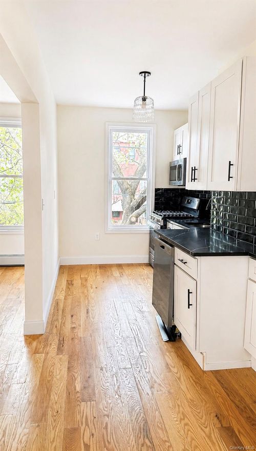 404 Logan St, Brooklyn, NY, 11208-2512 | Card Image