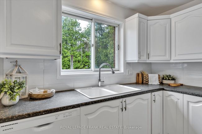 17 Claudette Crt, House other with 3 bedrooms, 4 bathrooms and 5 parking in Peterborough ON | Image 12