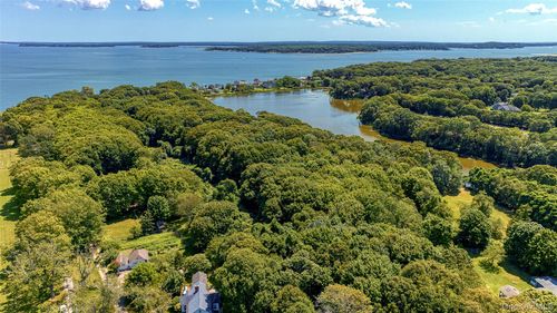 11100 Main Rd, East Marion, NY, 11939-1521 | Card Image