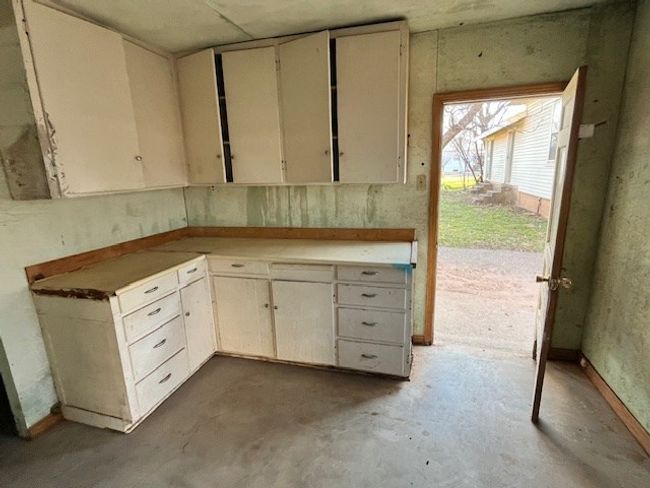 2711 Avenue V, House other with 3 bedrooms, 2 bathrooms and 3 parking in Snyder TX | Image 35