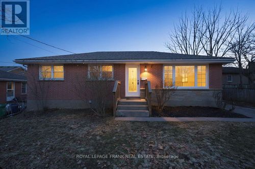 808 Aylmer St N, Peterborough, ON, K9H3Y4 | Card Image