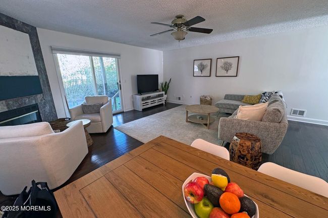 Open flow for comfortable living or entertaining | Image 7