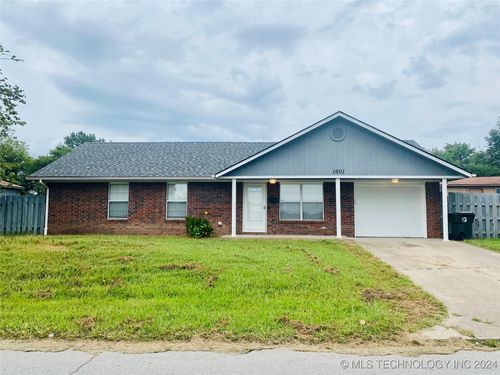 1601 S Creek Avenue, Okmulgee, OK, 74447 | Card Image