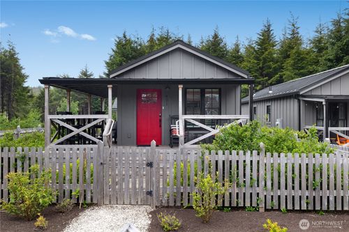 401 E Compass St, Pacific Beach, WA, 98571 | Card Image