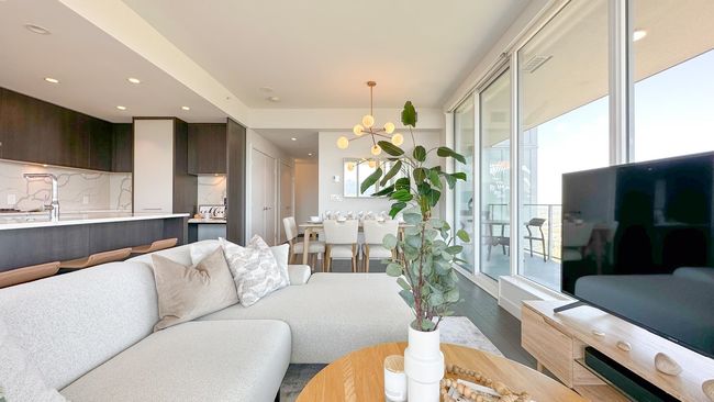 4702 - 567 Clarke Rd, Condo with 3 bedrooms, 2 bathrooms and 2 parking in Coquitlam BC | Image 9