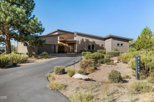 61649 Hosmer Lake Dr, Bend, OR, 97702-3671 | Card Image