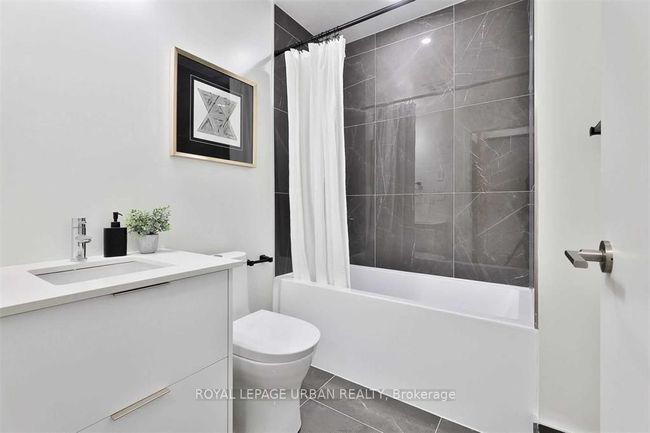 402 - 495 Logan Ave, Condo with 3 bedrooms, 2 bathrooms and null parking in Toronto ON | Image 14
