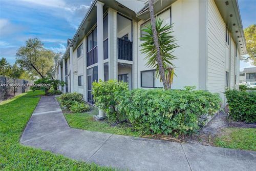 204-20680 Ne 4th Ct, Miami, FL, 33179-1880 | Card Image