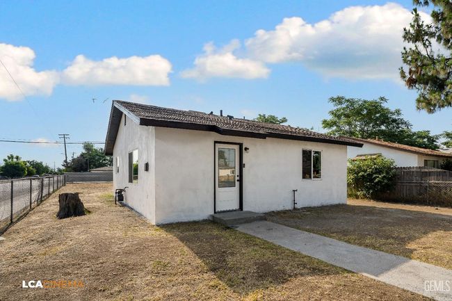 145 Kincaid St, House other with 2 bedrooms, 1 bathrooms and null parking in Bakersfield CA | Image 6