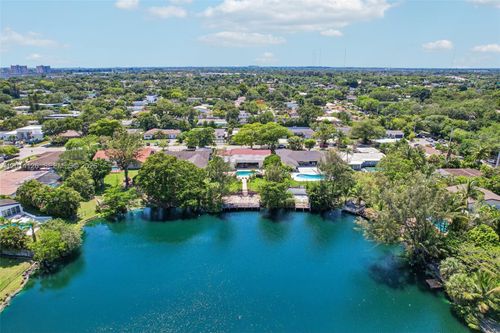 19805 Ne 22nd Ave, Miami, FL, 33180-2136 | Card Image