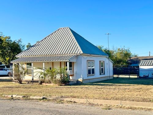 301 E 10th St, Coleman, TX, 76834-6547 | Card Image