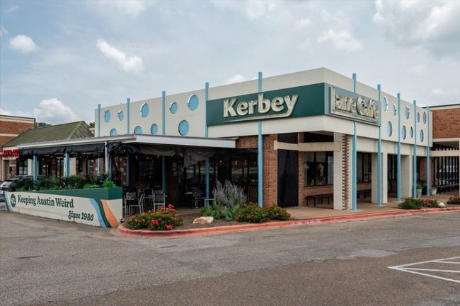 Walk to Austin dining establishments! | Image 21