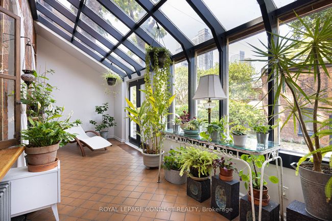 288 Sherbourne St, House attached with 9 bedrooms, 5 bathrooms and null parking in Toronto ON | Image 15