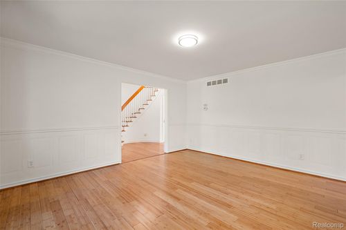 5353 W Bloomfield Lake Rd, West Bloomfield, MI, 48323-2411 | Card Image