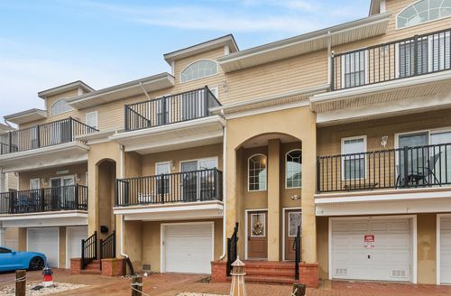 101-117 E Maple Ave, Wildwood, NJ, 08260-4928 | Card Image