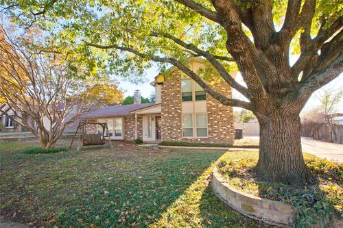 10029 Westpark Dr, Benbrook, TX, 76126-4127 | Card Image