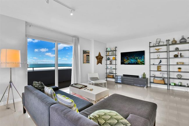 PHH - 9225 Collins Ave, Condo with 3 bedrooms, 3 bathrooms and null parking in Surfside FL | Image 10
