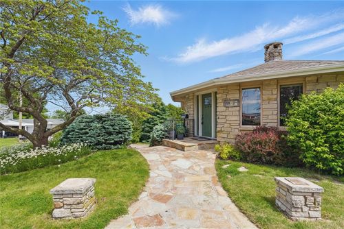 1004 W Welsh St, Williamsburg, IA, 52361-9514 | Card Image