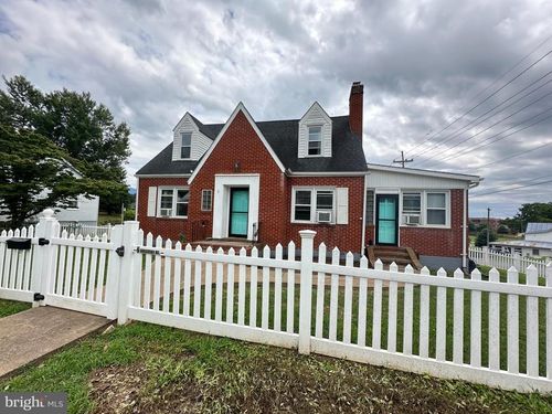 2 Terrace Ln, Luray, VA, 22835-2038 | Card Image