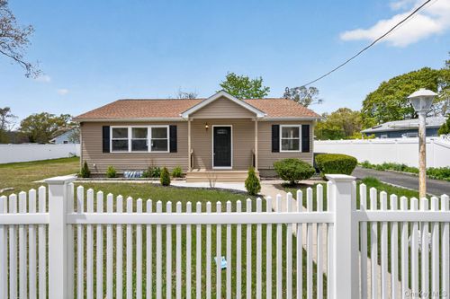 260 Lake Dr, East Patchogue, NY, 11772-4716 | Card Image