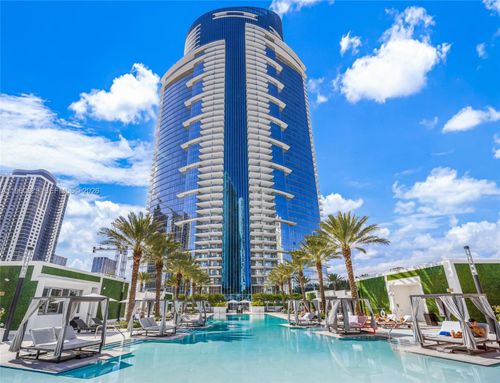 204-851 Ne 1st Ave, Miami, FL, 33132-1818 | Card Image
