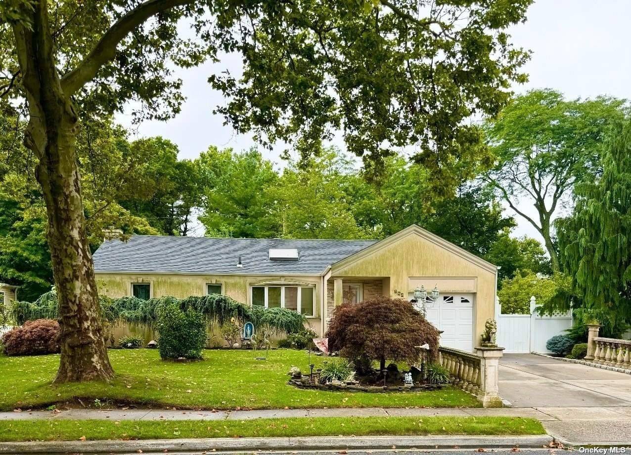 Maple Pl, West Hempstead, NY 11552
