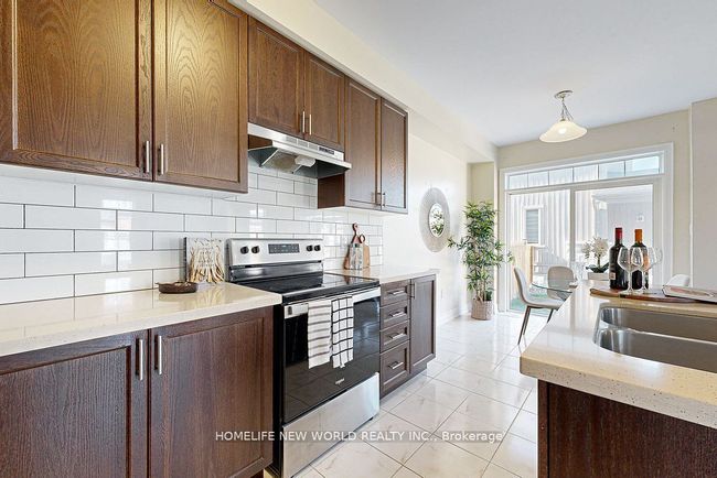 28 Av Horizon, House attached with 4 bedrooms, 3 bathrooms and 4 parking in Millbrook ON | Image 7