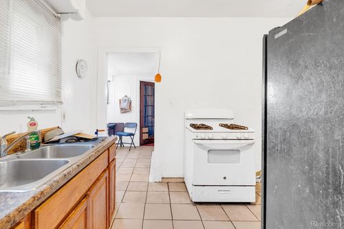 139 Puritan St, Highland Park, MI, 48203-2730 | Card Image