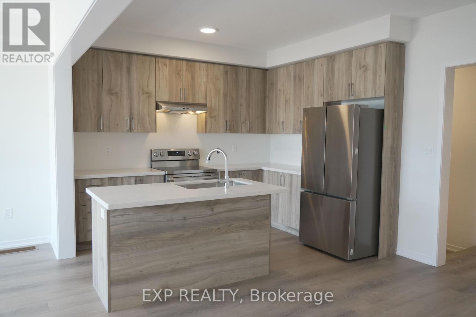 Residential Lease in Georgina (Keswick North) 3