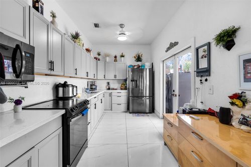 3166 Nw 102nd St, Miami, FL, 33147-1565 | Card Image