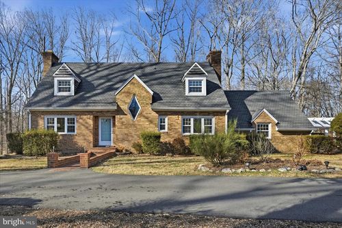 12215 Henderson Rd, Clifton, VA, 20124-2213 | Card Image